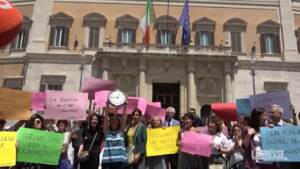 Flash Mob delle donne a Montecitorio contro le sentenze sessiste