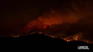 Grecia, due grandi incendi vicino ad Atene: migliaia gli evacuati
