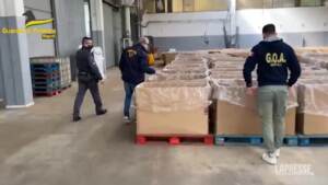 Napoli, traffico di sigarette di contrabbando: 7 arresti