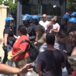 Movimenti per la casa, scontri con la polizia davanti alla Regione Lazio: un ferito