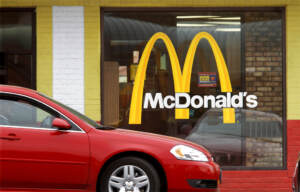 Regno Unito, Bbc: “Nei McDonald’s frequenti molestie a dipendenti”