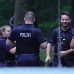 Berlino, è allarme per una leonessa in libertà: caccia all’animale selvatico