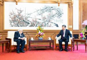 Usa-Cina, Xi Jinping incontra Kissinger a Pechino