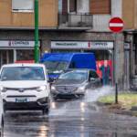 Maltempo, pioggia e grandine al Nord. Uomo folgorato a Verona: è grave