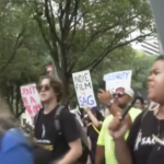 Usa, attori e sceneggiatori in protesta a Chicago