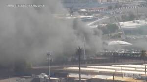 Usa, serbatoi di propano in fiamme: Phoenix sotto una coltre di fumo