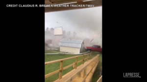 Tornado in North Carolina, la furia del vento spazza via i tetti