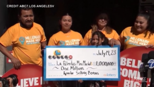 Los Angeles, il minimarket che ha venduto il biglietto da 1 miliardo del Powerball riceverà 1 milione di dollari