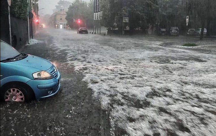 Maltempo, tromba d’aria nel Milanese