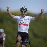Tour de France, Pogacar vince ventesima tappa, Vingegaard in giallo a Parigi