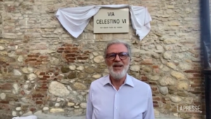 Teramo, inaugurata la prima via a Celestino VI: opera di Pep Marchegiani
