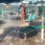 Maltempo, mareggiata nell’Anconetano: spiagge invase dal mare