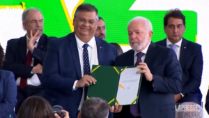 Brasile, Lula firma decreto per limitare possesso armi