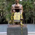 Milano, attivisti clima prendono di mira statua Montanelli