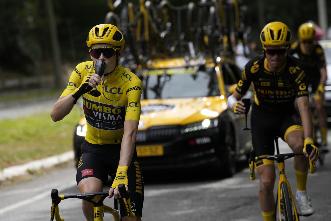 Tour de France, Vingegaard in trionfo a Parigi