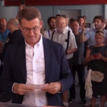 Elezioni Spagna, il leader del Partito popolare Feijoo alle urne