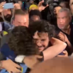 Zaki tra la folla esce dall’Università di Bologna
