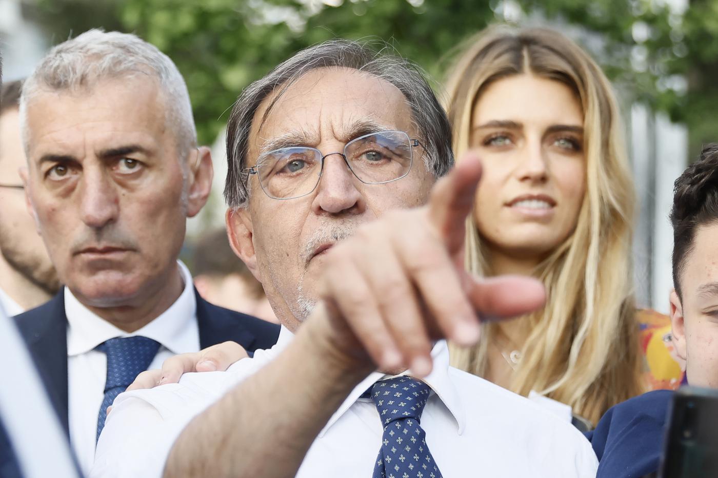 Milano, incidente tra scorta La Russa e vigili del fuoco
