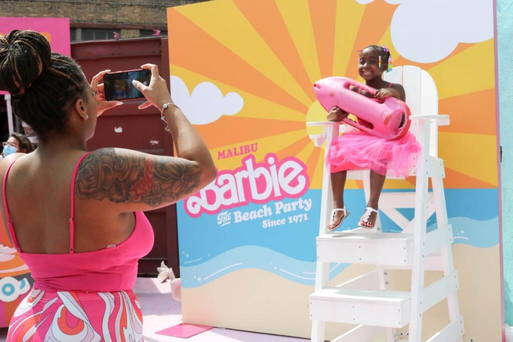 Galleria foto 'Barbie mania, il Malibu Cafè a Chicago fa impazzire i fan' - foto 10