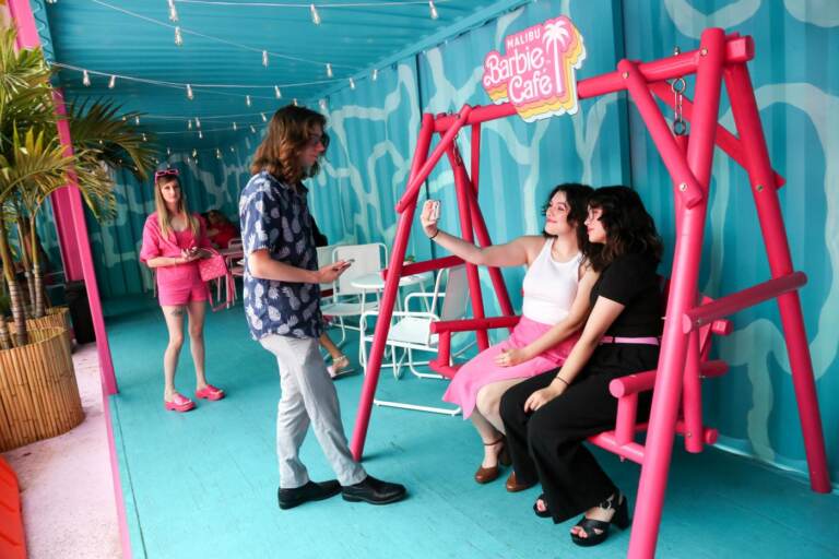 Barbie mania, Malibu Barbie Café a Chicago