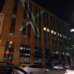 Twitter, la ‘X’ del nuovo logo sui muri della sede di San Francisco