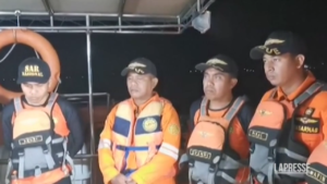 Indonesia, si capovolge traghetto: almeno 15 morti e altri 19 dispersi