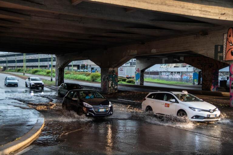 Maltempo a Milano, forte tempesta causa ingenti danni