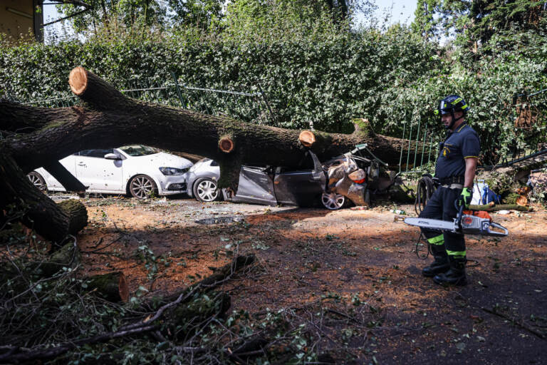 Maltempo a Milano, forte tempesta causa ingenti danni