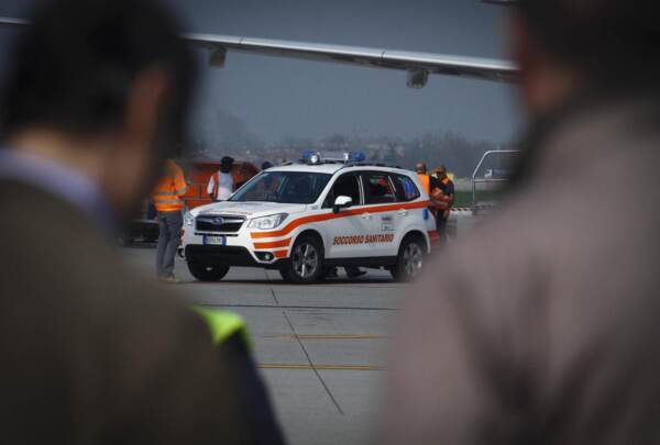 Aeroporto Orio al Serio, l'arrivo dei cittadini ucraini feriti gravemente a Kiev