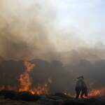 Grecia, Rodi continua a bruciare: incendi anche a Corfù