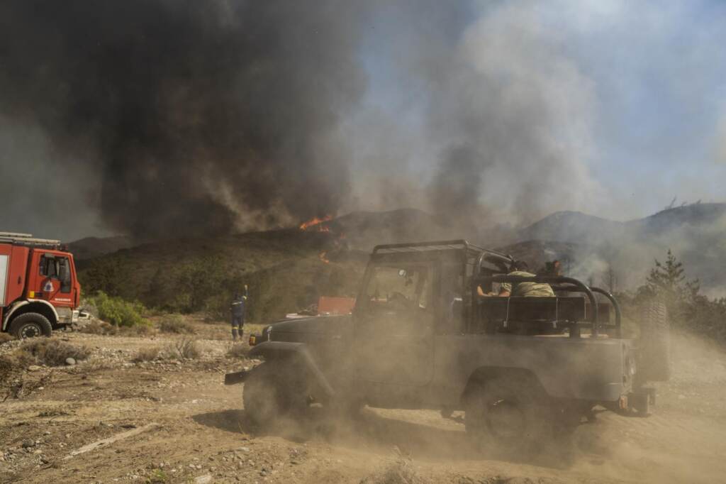 Galleria foto 'Incendi, Grecia devastata dai roghi: la fotogallery' - foto 8