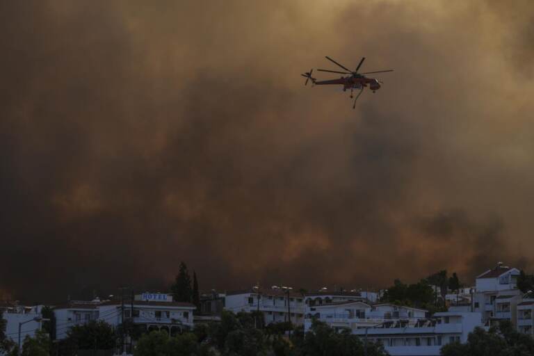 La Grecia devastata dagli incendi
