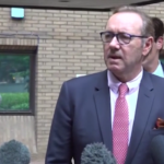 Londra, Kevin Spacey ringrazia la giuria dopo l’assoluzione