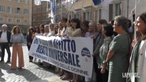 Maternità surrogata, flash mob deputate FdI a Montecitorio