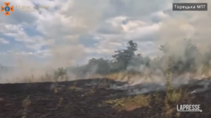 Ucraina, vigili del fuoco bombardati dai russi a Donetsk