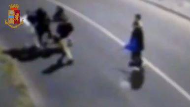 Milano, rissa con machete e colpi d’arma da fuoco: 14 arresti