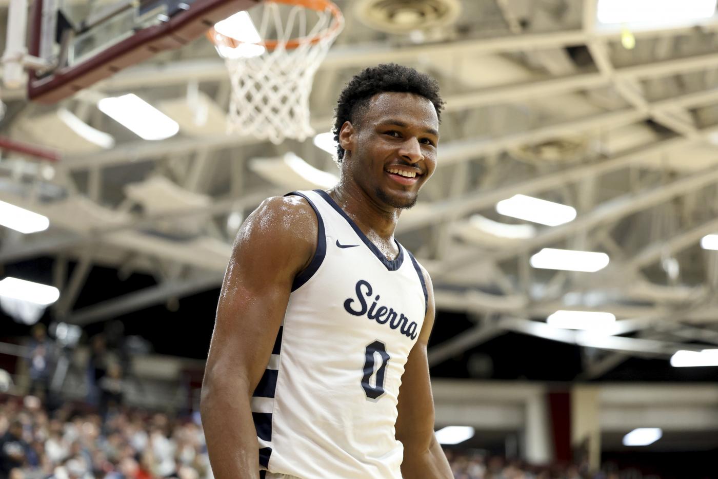 Bronny James, figlio di LeBron, dimesso dall’ospedale