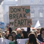 Clima, ragazza piange per ecoansia e Pichetto si commuove. Ma è polemica
