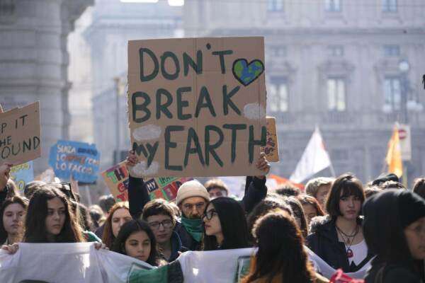 Milano - Manifestazione di Fridays For Future a Milano davanti alle sede Regione Lombardia