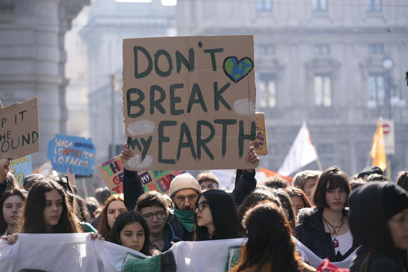 Clima, ragazza piange per ecoansia e Pichetto si commuove. Ma è polemica