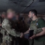 Ucraina, Zelensky visita postazioni forze speciali vicino Bakhmut