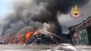 Incendio Ciampino, Vigili del Fuoco al lavoro per spegnimento