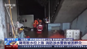 Cina, il tifone Doksuri devasta il Paese: persone salvate con i gommoni