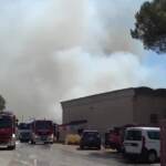 Roma, dopo 24 ore ancora in fiamme la discarica di Ciampino