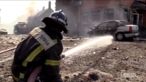 Ucraina, separatisti denunciano attacco Kiev a Donetsk: il video dei soccorsi