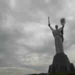 Kiev, al via la rimozione di un monumento sovietico