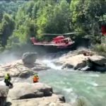 Verbania, bloccate in mezzo al Toce: vigili fuoco salvano 4 persone