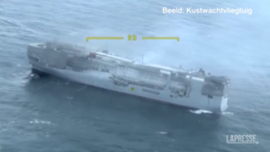 Paesi Bassi, nave va a fuoco: l’intervento dei soccorsi