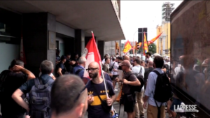 Stop a reddito cittadinanza, protesta a Napoli davanti a sede Inps