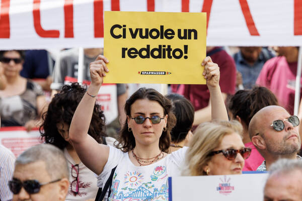 Manifestazione per il reddito di cittadinanza